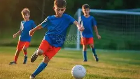 红蓝对决巅峰时刻！哈兰德领衔，塞梅尼奥、B费、梅努领衔曼联迎战曼城首发阵容曝光！