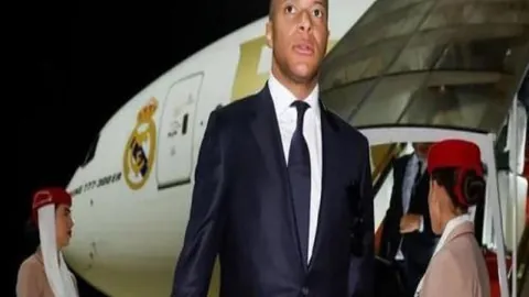 “哀悼！罗贝托在社交媒体缅怀郭嘉璇，缅怀前巴萨队长深情致敬”